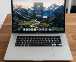 A venda MacBook Pro Touch Bar 2019 i7