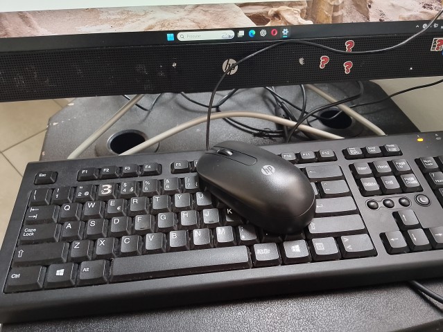 Venda Computador All-in-One HP 200 G3 Intel Core i3 (1 Terabyte de Espaço + Teclado e Rato Originais)