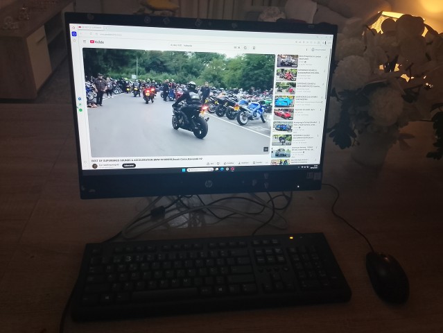 Venda Computador All-in-One HP 200 G3 Intel Core i3 (1 Terabyte de Espaço + Teclado e Rato Originais)