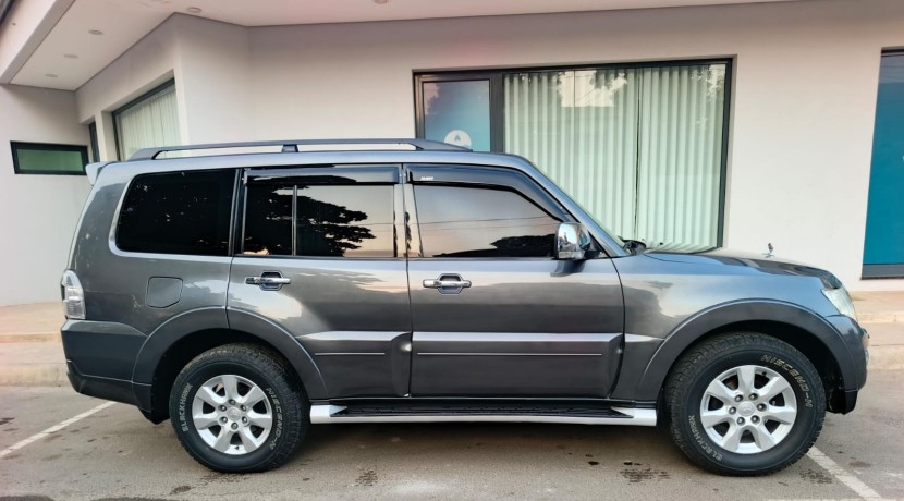 Venda MITSUBISHI PAJERO V6 LIMPO MATRÍCULA SÉRIE G