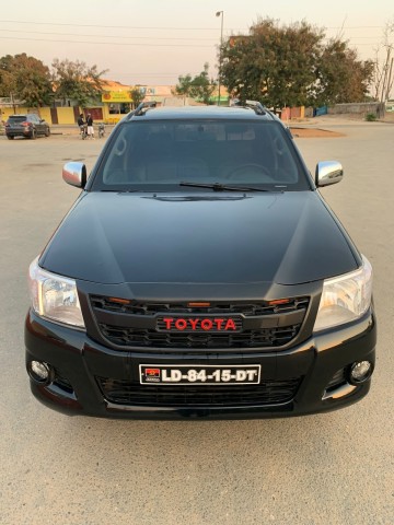 Venda TOYOTA HILUX 2KD MATRÍCULA D