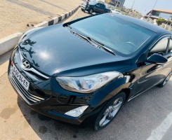 A venda HYUNDAI ELANTRA