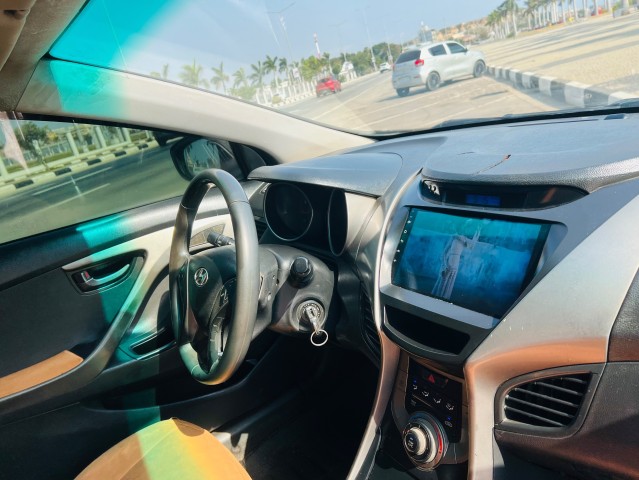 Venda HYUNDAI ELANTRA