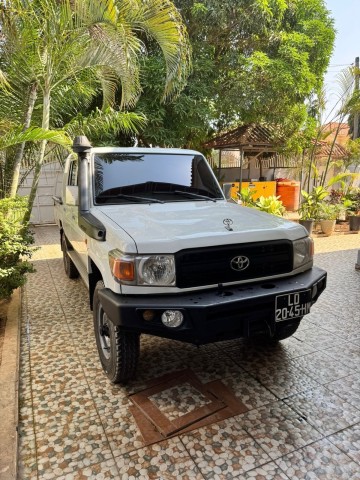 Venda Duas LAND CRUISER 70 ANOS MATRICULA SÉRIE HM OUTRA IJ