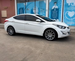 A venda HYUNDAI ELANTRA