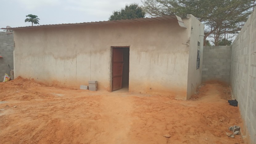Venda Terreno com um Quarto e sala com Suíte.
