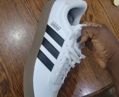 A venda Adidas Samba
