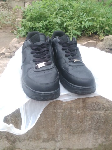 Venda Nike Air Force 1 cor preta