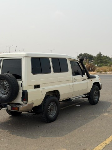 Venda TOYOTA LAND CRUISER | HZ (V8)