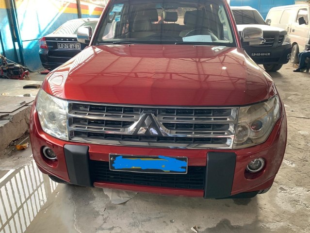 MITSUBISHI PAJERO 2010 (GASOLINA) 163,000 KM