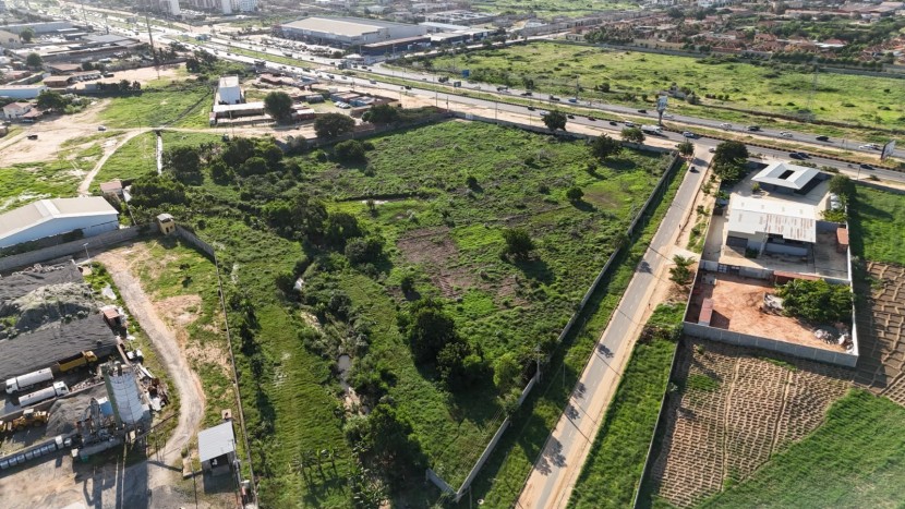 Venda TERRENO COM 33.000m² (3,3 HECTARES), SITUADO BEIRA ESTRADA, PRÓXIMO AO RESTAURANTE DMatias, VIA EXPRESSA.