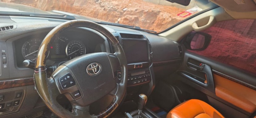 Venda TOYOTA LAND CRUISER GX.R V8 ACTUALIZADO
