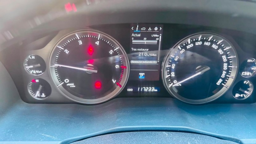 Venda TOYOTA LAND CRUISER VX.S-V8