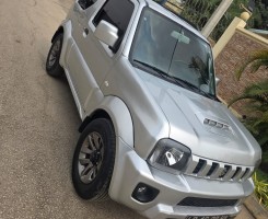 A venda SUZUKI JIMNY COM RESPIRADOR MATRÍCULA SÉRIE HA
