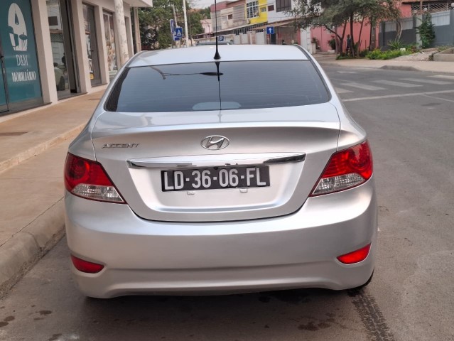 Venda HYUNDAI ACCENT 1.6 MATRÍCULA SÉRIE F