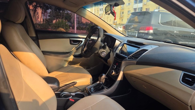 Venda HYUNDAI ELANTRA