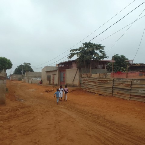 Venda OPORTUNIDADE DE CASA EM VIANA NO KM-30