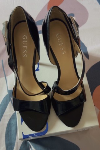 Venda Sandálias novas Guess 37