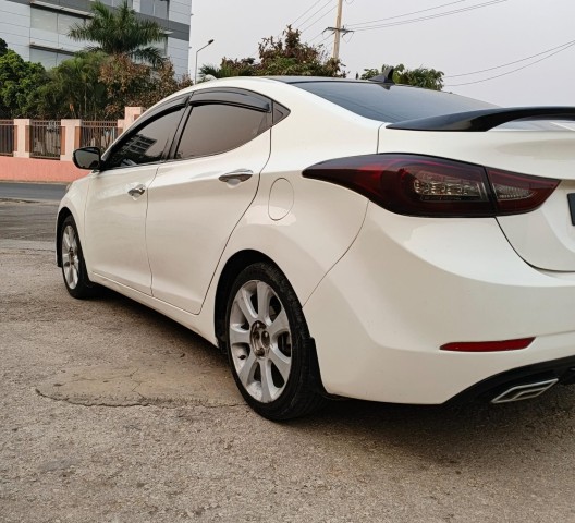 Venda HYUNDAI ELANTRA