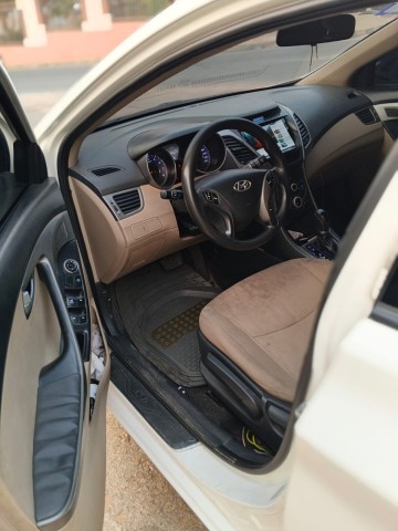 Venda HYUNDAI ELANTRA