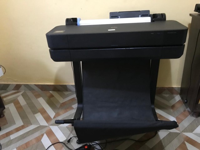 Venda PLOTTER HP DESIGNJET T630 A1, A2, A3, A4 com base de apoio