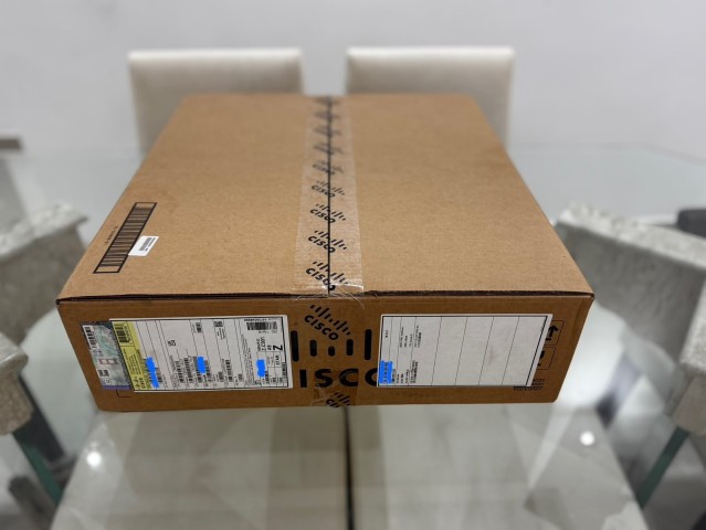 Venda Cisco C8200L-1N-4T Router