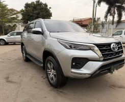 A venda TOYOTA FORTUNER