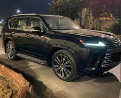 A venda LEXUS LX600