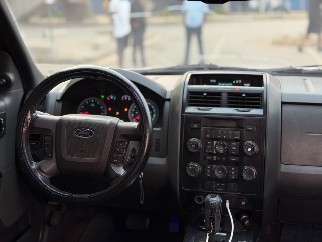 Venda Ford escape impecável