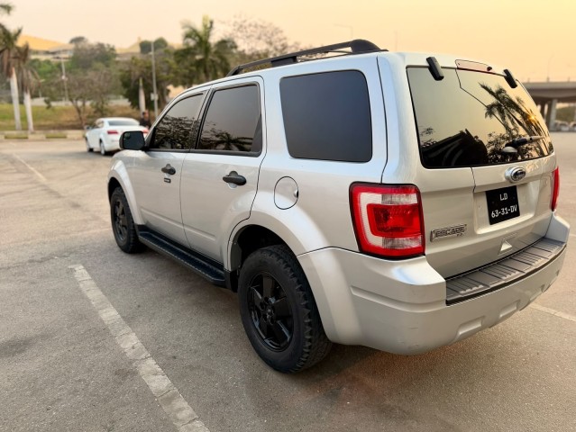 Venda Ford escape impecável