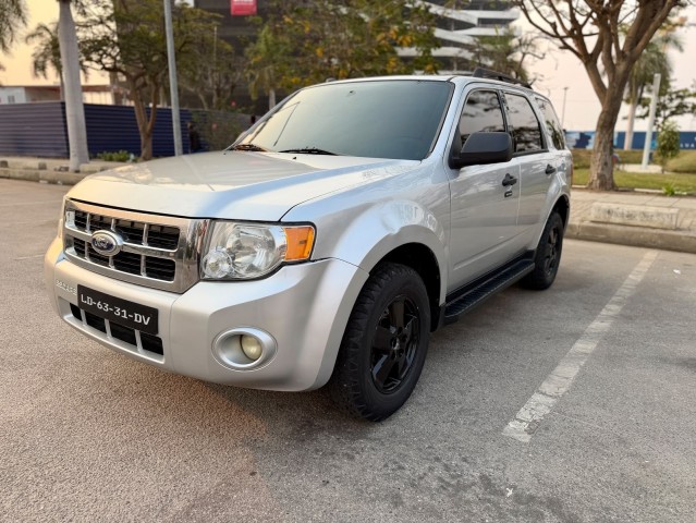 Venda Ford escape impecável