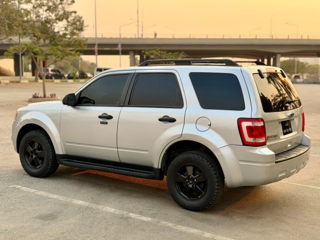 Venda Ford escape impecável