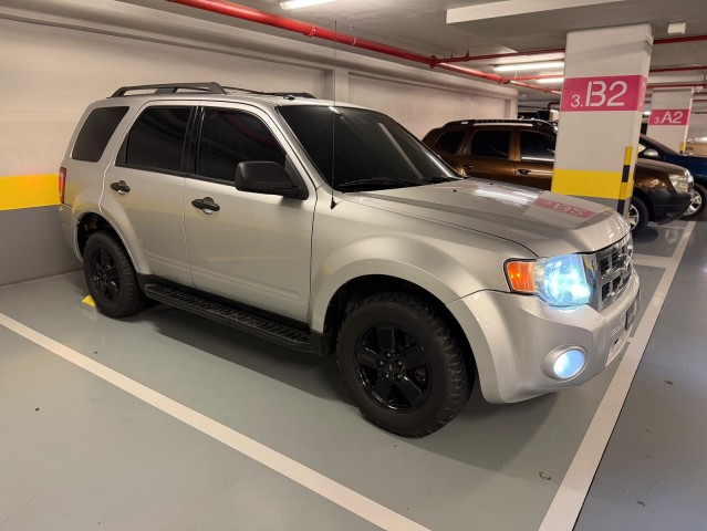 Venda Ford escape impecável