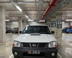 A venda NISSAN HARDBODY