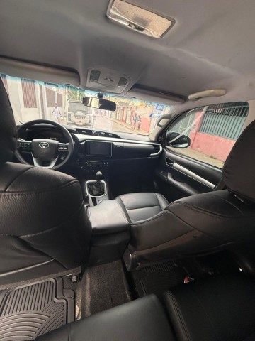 Venda Toyota Hilux - 2020