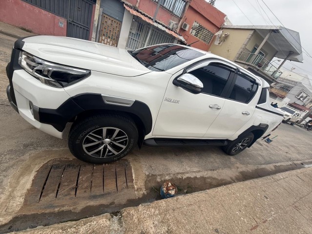 Venda Toyota Hilux - 2020