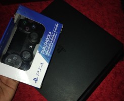 A venda PS4 Slim 1TB