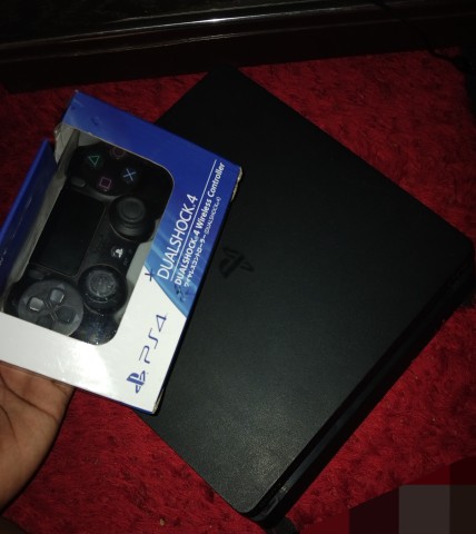 Venda PS4 Slim 1TB
