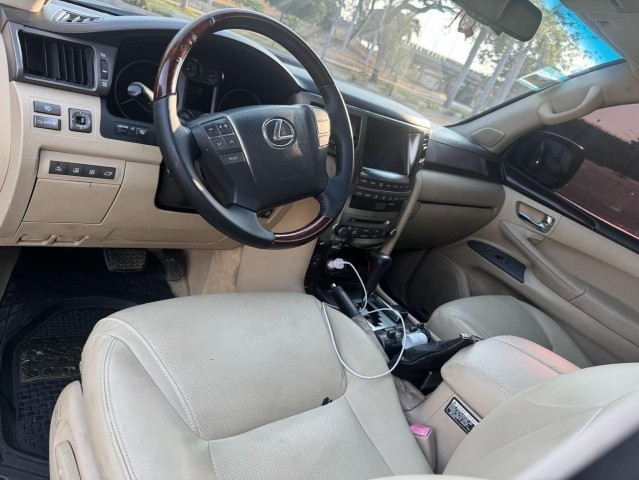 Venda LEXUS LX 570 V8 5.7 SPORT FULL OPTION MATRÍCULA SÉRIE F