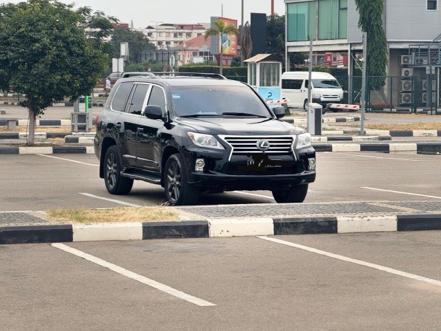 Venda LEXUS LX 570 V8 5.7 SPORT FULL OPTION MATRÍCULA SÉRIE F