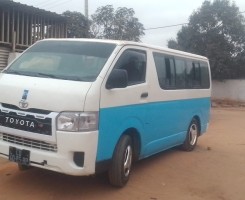 A venda TOYOTA HIACE QUADRADINHO