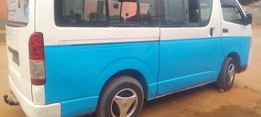 Venda TOYOTA HIACE QUADRADINHO