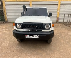 A venda TOYOTA LAND CRUISER HZ EXECUTIVO