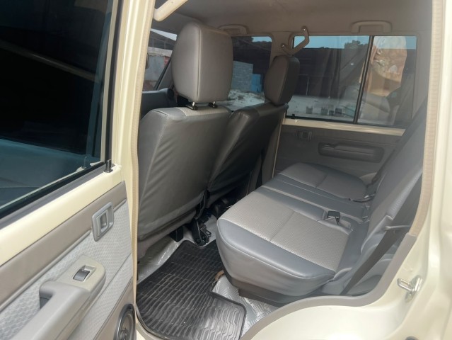 Venda TOYOTA LAND CRUISER HZ EXECUTIVO