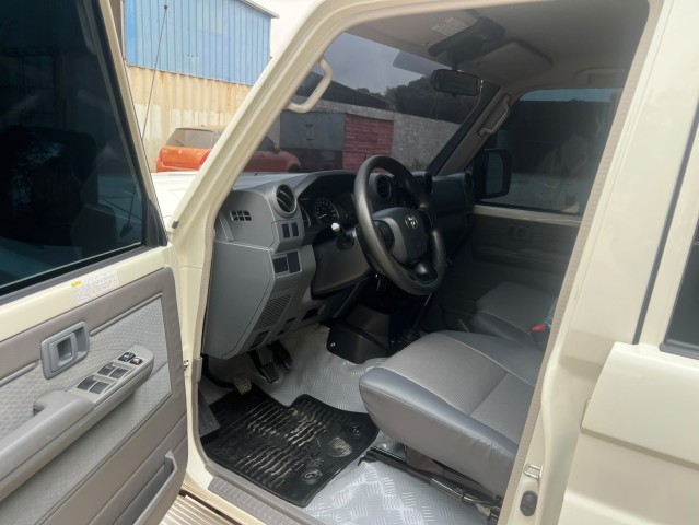 Venda TOYOTA LAND CRUISER HZ EXECUTIVO