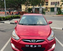 A venda HYUNDAI ACCENT FULL LIMPO
