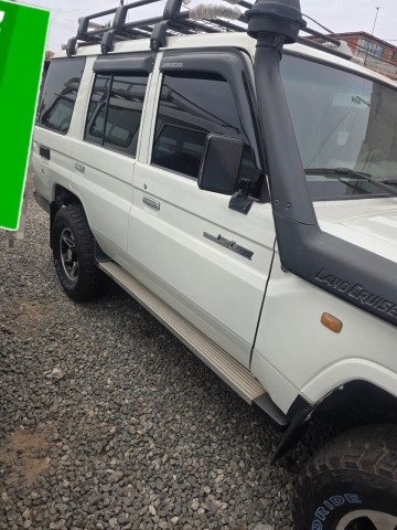Venda TOYOTA LAND CRUISER HZ EXECUTIVA MATRÍCULA SÉRIE E