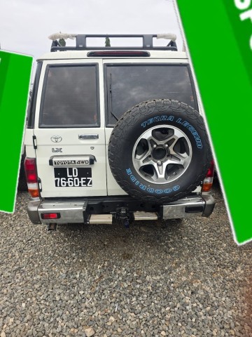 Venda TOYOTA LAND CRUISER HZ EXECUTIVA MATRÍCULA SÉRIE E