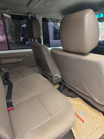 Venda TOYOTA LAND CRUISER HZ EXECUTIVA MATRÍCULA SÉRIE E