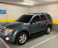 Anúncio Ford escape limpo